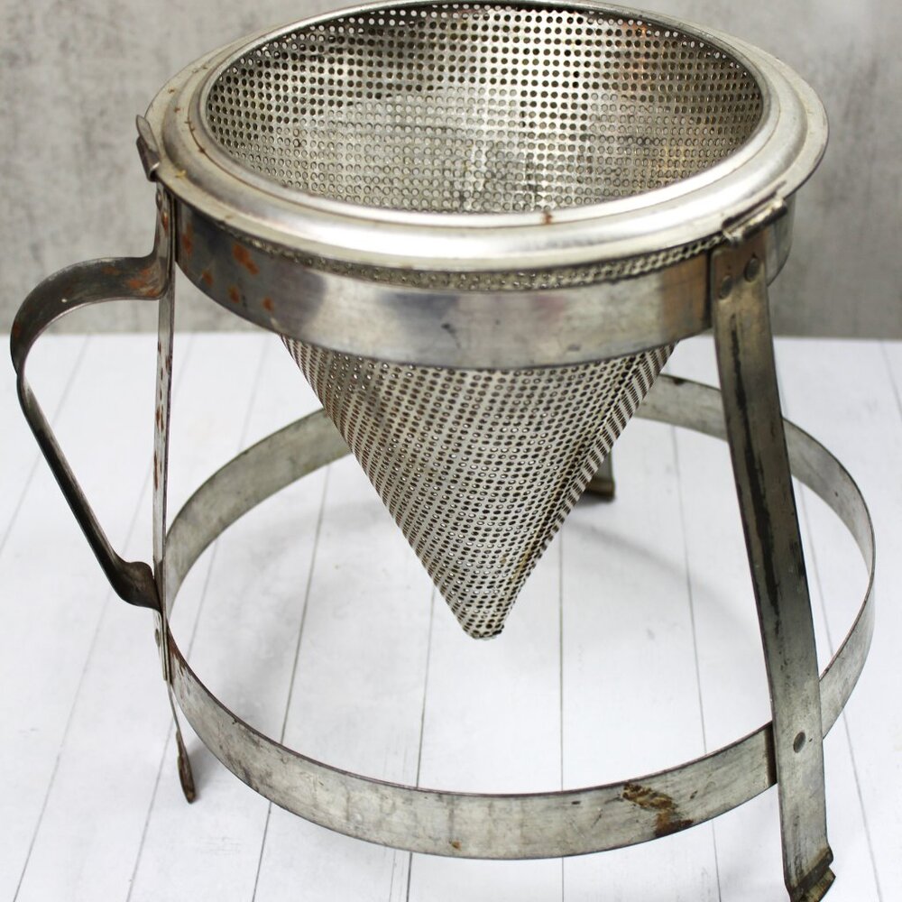 Vintage Metal Sieve Strainer in Stand - Kitchen Canning Food Mill - Picture 3 of 10